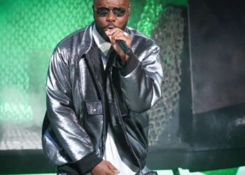 Maître Gims annule son concert en Tunisie en réaction à l’expulsion des migrants