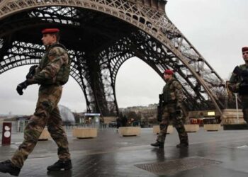 La Tour Eiffel rouvre ses portes après une alerte à la bombe