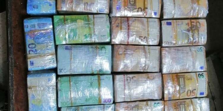 Douane: Saisie de 2,8 millions de dinars en devises à Tozeur
