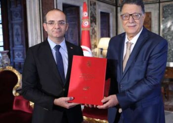 Brahim Bouderbala reçoit le rapport de l'ISIE sur les législatives de 2022