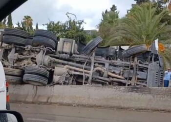 Route X : collision entre une semi-remorque et un taxi