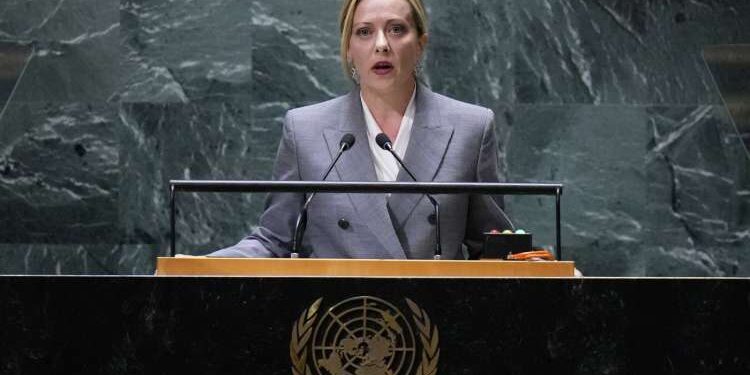 Meloni appelle l'ONU à une "guerre sans merci" contre les passeurs