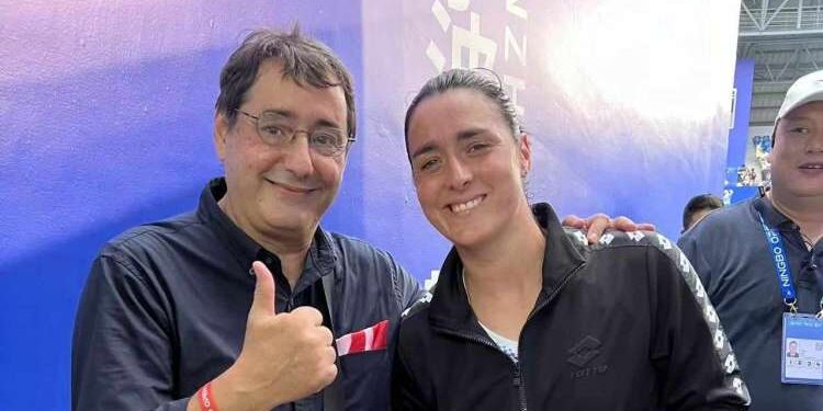 Un drapeau tunisien dans les gradins de Ningbo : Samy Snoussi, supporter d'Ons