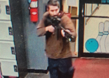 Fusillade aux Etats-Unis : 22 morts, le tireur encore recherché…