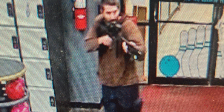 Fusillade aux Etats-Unis : 22 morts, le tireur encore recherché…
