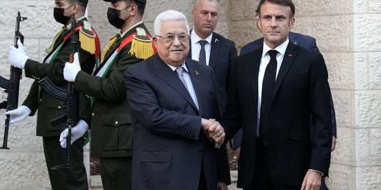 Emmanuel Macron en Cisjordanie pour y rencontrer Mahmoud Abbas