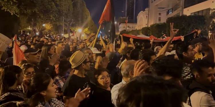 A Tunis, manifestation nocturne contre les violents bombardements de Gaza