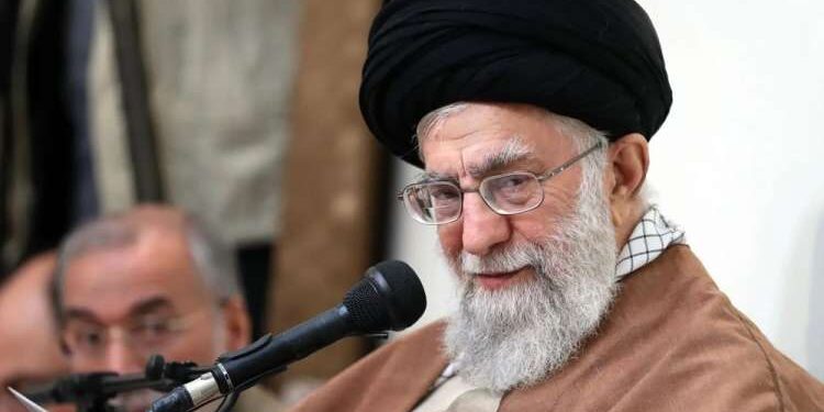 L’ayatollah Khamenei : "Les sionistes se considèrent comme une race supérieure"