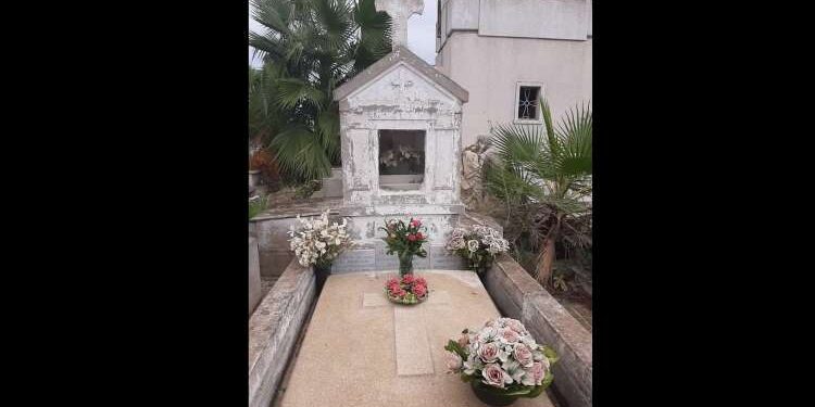 Jour de Toussaint au cimetière du Borgel
