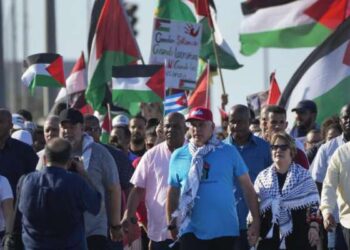 A Cuba, le président en tête d’une manifestation de soutien aux Palestiniens