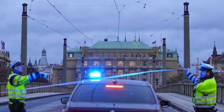 Dix morts dans une fusillade à Prague
