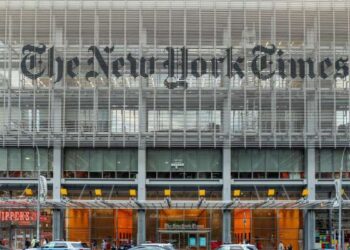 ChatGPT : Le "New York Times" poursuit en justice Microsoft et OpenAI pour violation des droits d'auteur