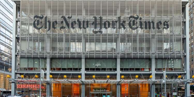 ChatGPT : Le "New York Times" poursuit en justice Microsoft et OpenAI pour violation des droits d'auteur