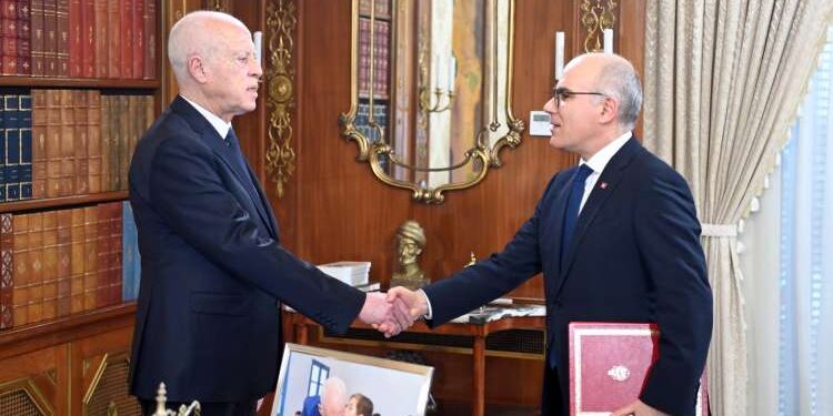 Kais Saied se penche sur les services délivrés aux Tunisiens à l’étranger