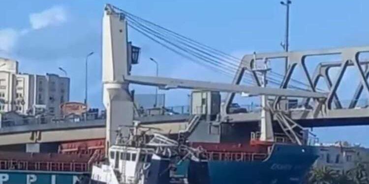 Tunisie : Un bateau heurte le pont de Bizerte, pas de victimes