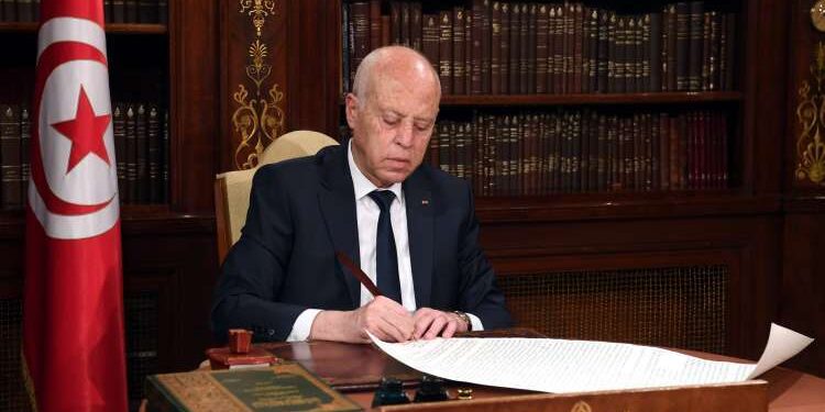 Kais Saied met fin aux fonctions de trois PDG
