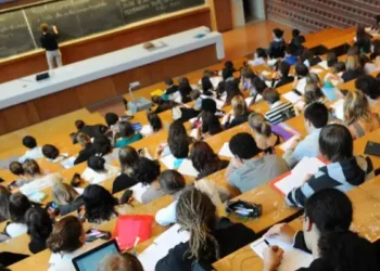 La Tunisie compte plus de 20 mille étudiants non boursiers à l’étranger