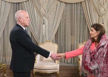 Tunisie : La nouvelle ministre de l'Éducation accueillie par Kais Saied et Ahmed Hachani