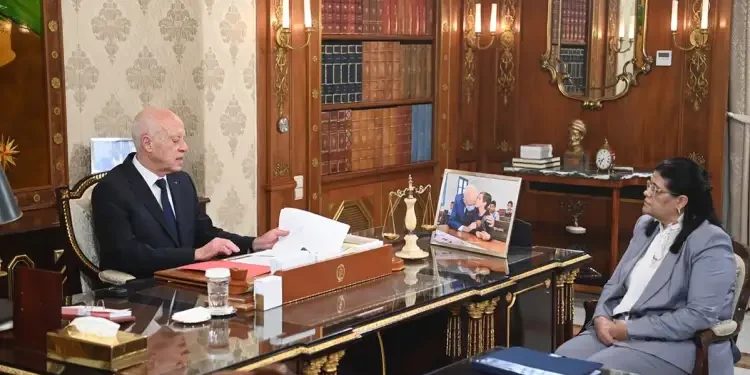 Kais Saied dénonce "l'ingérence" des financements étrangers aux associations tunisiennes