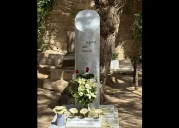 À la mémoire de Frédéric Mitterand : Un cénotaphe érigé à Hammamet