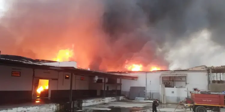 Violent incendie dans des entrepôts frigorifiques à Soliman