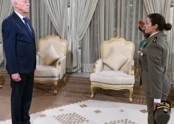Kaïs Saïd décore le commandant Ahlem Douzi