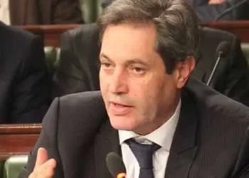 L’ancien ministre Riadh Mouakher renvoyé devant la Chambre pénale