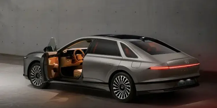 Hyundai frappe fort avec l'AZERA Hybride Calligraphy: Luxe et technologie à la tunisienne