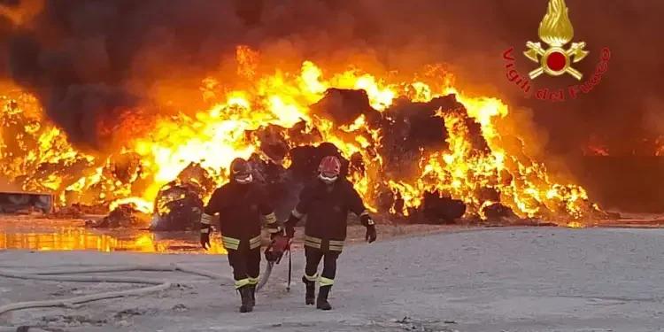Affaire des déchets italiens : 6 000 tonnes prennent feu à Salerne