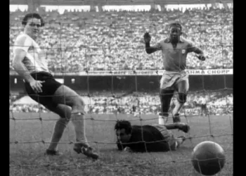 Pelé, seize ans et huit mois, en 1957