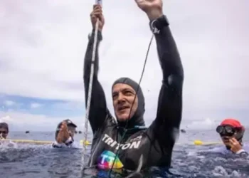 Deep Domenica : Tunisie Telecom encourage Walid Boudhiaf, champion du monde de plongée en apnée