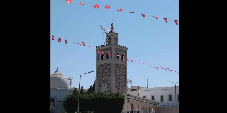 Snapshot : Le pavillon blanc flotte de nouveau sur la mosquée de la Kasbah