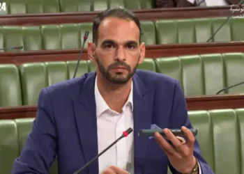 Loi électorale : Un député rejoue Kais Saied via son portable (vidéo)