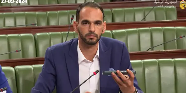 Loi électorale : Un député rejoue Kais Saied via son portable (vidéo)