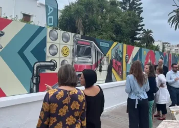 Une nouvelle fresque tchèque illumine l’avenue de Palestine à Tunis