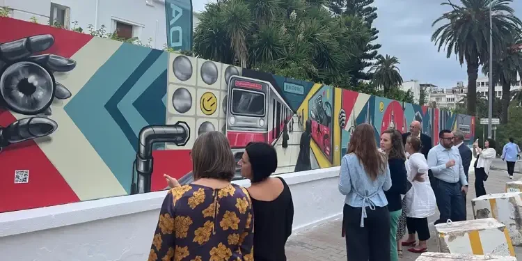 Une nouvelle fresque tchèque illumine l’avenue de Palestine à Tunis