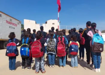 Un millier de sacs scolaires offerts par Tunisie Telecom et Al Madaneya : un soutien essentiel à l’éducation