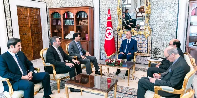 Tunisie - Investissements : Kamel Maddouri reçoit le vice-président du conseil d'administration du groupe Ooredoo