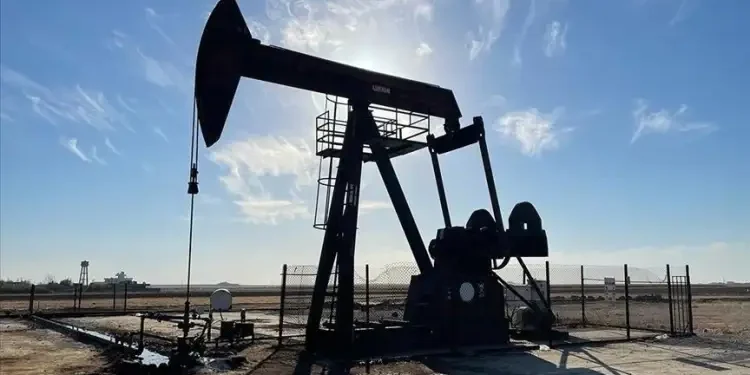 Les prix du pétrole s'envolent après l'attaque de missiles iraniens contre Israël