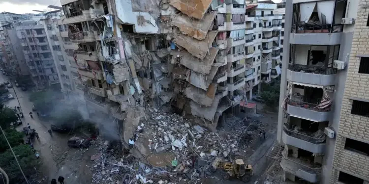 Israël poursuit ses frappes meurtrières malgré l'espoir d'une trêve