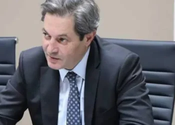 Tunisie : L’ancien ministre Riadh Mouakher condamné à trois ans de prison