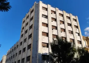Tunis - Snapshot : Encore un immeuble délaissé sur l'avenue de la Liberté