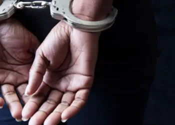 Tunisie : Arrestation de la directrice d’une association pour des transferts financiers suspects