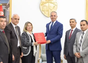 Tunisie : Kamel Maddouri reçoit le rapport 2023 du Comité du contrôle des dépenses publiques