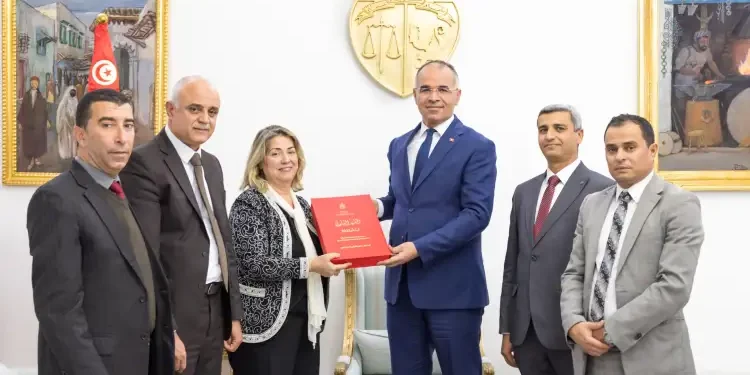 Tunisie : Kamel Maddouri reçoit le rapport 2023 du Comité du contrôle des dépenses publiques