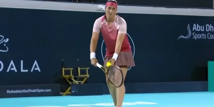 Ons Jabeur triomphe à l’Open d’Abu Dhabi et se qualifie pour le deuxième tour