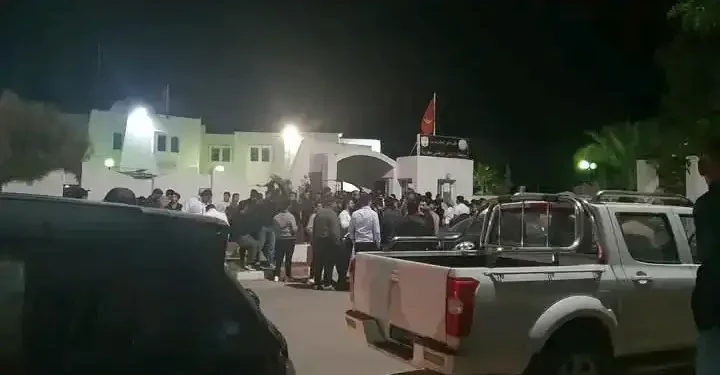 Djerba : des tensions après une arrestation, la désinformation s’en mêle