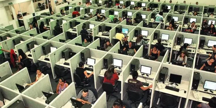 Centres d'appel en Tunisie : opportunités d'embauche rapide ou piège de l'exploitation ?