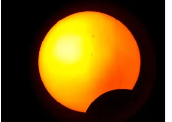 Une éclipse solaire partielle attendue le 29 mars 2025 : Une visibilité limitée en Tunisie
