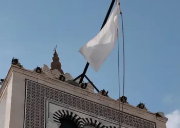 Mosquée de la Kasbah : Le drapeau blanc est de retour